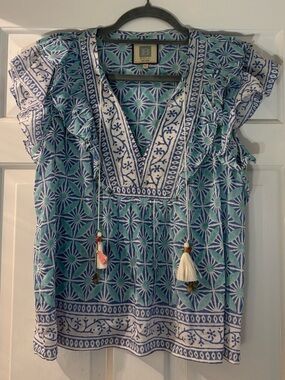 Bell by Alicia Bell Blue Geometric V-Neck Ruffle Sleeve Top